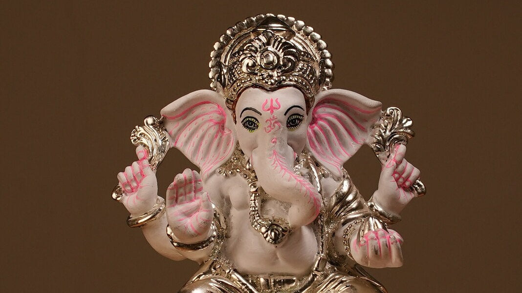 Silver Ganesha Idol Guide: Meaning, Vastu Direction & How to Choose the Right One